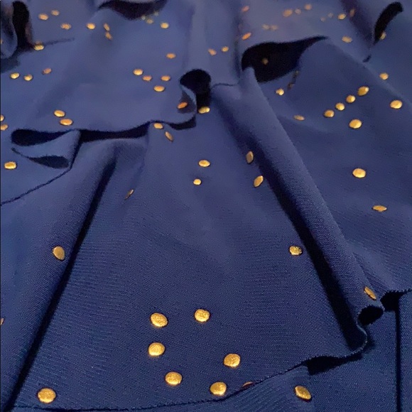 Beautiful Navy blue top short sleeve with layers. - Picture 3 of 4